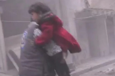 Ám ảnh tiếng gọi mẹ của trẻ em Syria sau đợt không kích