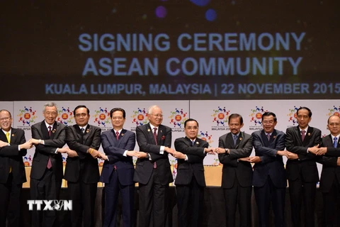 Lãnh đạo các nước ASEAN tại Lễ ký 'Tuyên bố Kuala Lumpur 2015.'