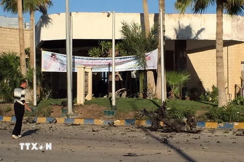Hiện trường sau một vụ đánh bom liều chết tại thị trấn El-Arish. (Nguồn: AFP/TTXVN) 