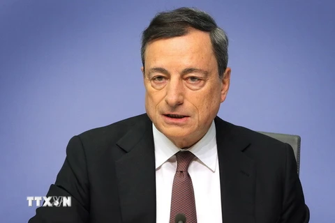 Chủ tịch ECB Mario Draghi phát biểu trong một cuộc họp báo 