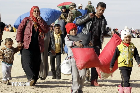 Người tị nạn Syria mắc kẹt tại khu vực biên giới Jordan. (Nguồn: AFP/TTXVN) 
