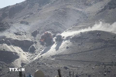 Phiến quân Houthi phóng tên lửa Scud vào căn cứ quân sự của Saudi Arabia. (Nguồn: Reuters/TTXVN)