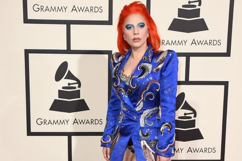 Lady Gaga vẫn tiếp tục gây sự chú ý với trang phục 'không giống ai.' 