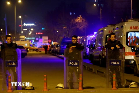 Cảnh sát Thổ Nhĩ Kỳ phong tỏa tại hiện trường sau vụ tấn công. (Nguồn: AFP/TTXVN)
