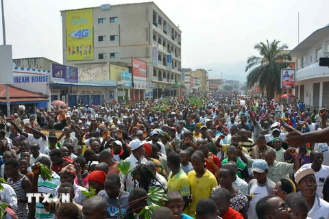 Người dân Burundi tham gia biểu tình tại Bujumbura. (Nguồn: AFP/TTXVN) 