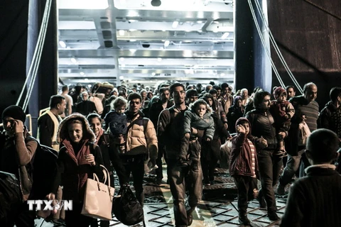 Người tị nạn tại cảng Piraeus, Hy Lạp. (Nguồn: THX/TTXVN)
