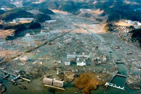 Toàn cảnh thành phố Minamisanriku ở Miyagi, một ngày sau trận sóng thần. 