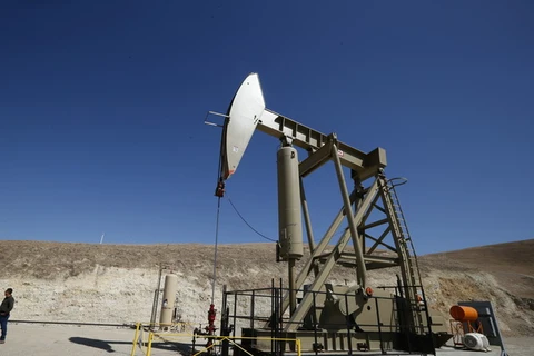 Giá dầu thô Mỹ vượt 40 USD mỗi thùng lần đầu tiên từ đầu năm