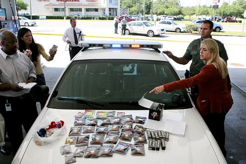 Cảnh sát Florida thu giữ nhiều gói Spice. (Nguồn: dailymail.co.uk)