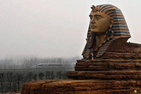 Bị Ai Cập chỉ trích, Trung Quốc dỡ bỏ tượng nhân sư nhái