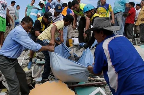 Cảnh hoang tàn sau trận động đất kinh hoàng ở Ecuador