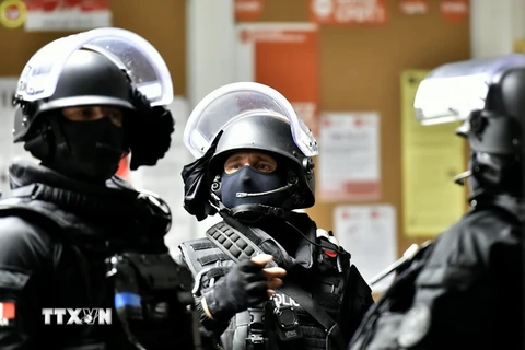 Cảnh sát Pháp tham gia cuộc diễn tập chống khủng bố tại Bordeaux. (Nguồn: AFP/TTXVN)
