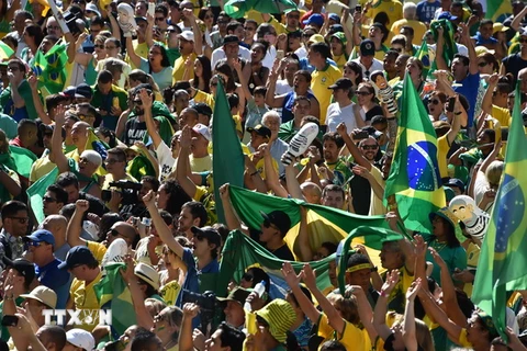 Brazil tuần hành phản đối tiến trình luận tội Tổng thống D. Rousseff
