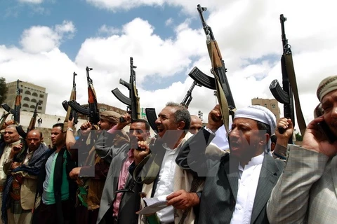 Lực lượng ủng hộ phiến quân Hồi giáo Houthi ở Sanaa ngày 17/4. (Nguồn: AFP/TTXVN) 