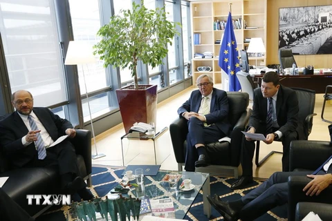 Chủ tịch EP Martin Schulz (trái) tại cuộc họp với các nhà lãnh đạo EU ở Brussels ngày 24/6. (Nguồn: EPA/TTXVN)