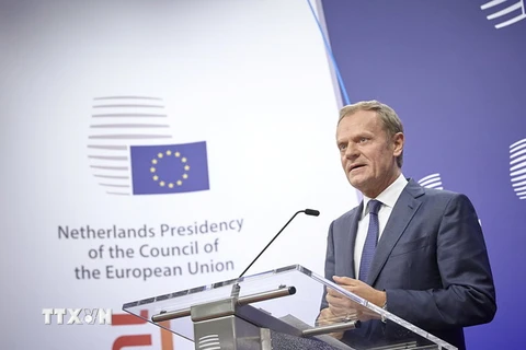 Chủ tịch Hội đồng châu Âu Donald Tusk phát biểu trong cuộc họp báo ở Brussels, Bỉ ngày 24/6. (Nguồn: THX/TTXVN) 