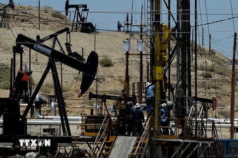 Giá dầu châu Á tiếp tục đi lên do lo ngại bất ổn từ Nigeria