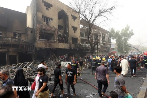 Hiện trường vụ đánh bom ở Karrada-Dakhil, Baghdad, Iraq. (Nguồn: AFP/TTXVN)