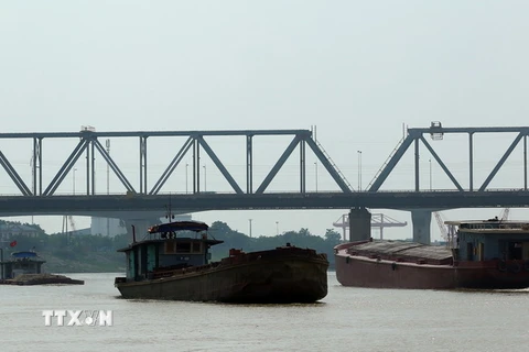 Phó Thủ tướng yêu cầu tính lại phí lưu thông qua cầu Hạc Trì