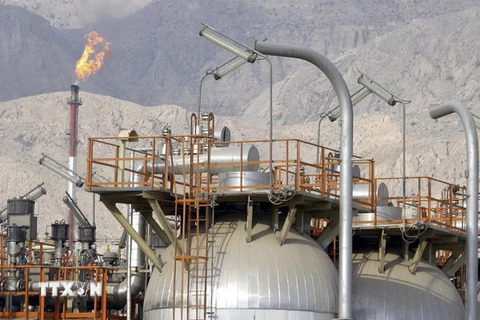Giá dầu thế giới hồi phục sau khi OPEC dự định giảm cung dầu