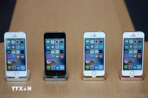 Điện thoại iPhone SE của Apple được giới thiệu tại Cupertino, California, Mỹ ngày 21/3. (Nguồn: AFP/TTXVN)