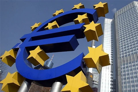 Tốc độ tăng trưởng kinh tế của Eurozone giảm một nửa trong quý 2