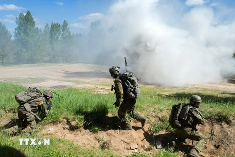 Binh sỹ Đức tham gia cuộc tập trận "Sabre Strike 2015" ở Pabrade, Litva ngày 12/6. (Nguồn: THX/TTXVN) 