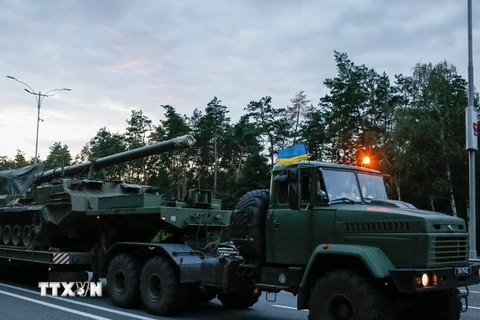 Xe quân sự của Ukraine trên một tuyến đường ở Kiev ngày 10/7. (Nguồn: EPA/TTXVN) 