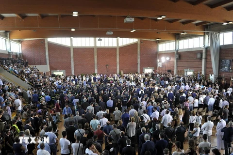 Tang lễ các nạn nhân thiệt mạng trong vụ động đất tại Ascoli Piceno ngày 27/8. (Nguồn: EPA/TTXVN) 