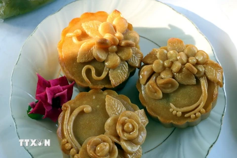 Sản p hẩm bánh trung thu handmade của gia đình chị Đặng Việt Hương được khách tiêu dùng ưa thích. (Ảnh: Bích Huệ/TTXVN) 