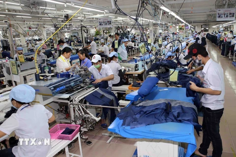Dệt may Việt Nam đứng đầu châu Á về tuân thủ lương tối thiểu