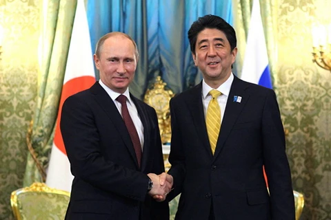 Thủ tưởng Nhật Bản Shinzo Abe (trái) và Tổng thống Nga Vladimir Putin. (Nguồn: sputniknews.com)