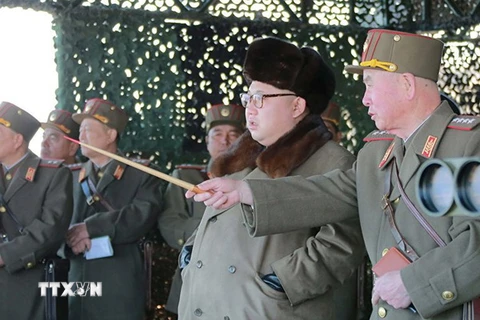 Nhà lãnh đạo Kim Jong Un thị sát một cuộc tập trận của quân đội Triều Tiên. (Nguồn: Sputnik/TTXVN)