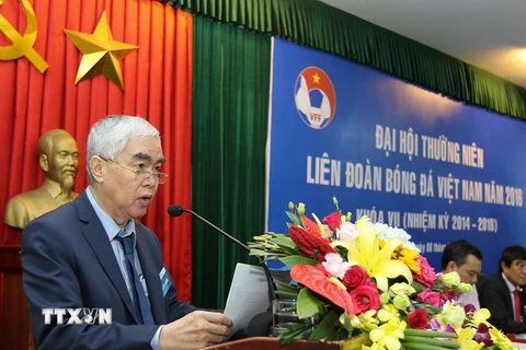 Chủ tịch Liên đoàn bóng đá Việt Nam Lê Hùng Dũng phát biểu khai mạc đại hội. (Ảnh: Quốc Khánh/TTXVN)