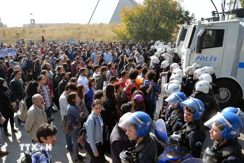 Cảnh sát Thổ Nhĩ Kỳ triển khai tại thủ đô Ankara ngày 10/10. (Nguồn: THX/TTXVN) 
