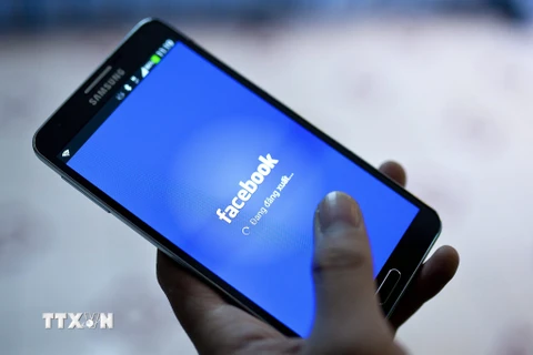 EU cáo buộc Facebook gian dối trong vụ mua lại WhatsApp