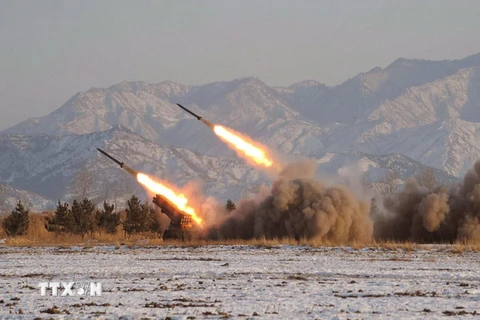 Triều Tiên phóng thử các tên lửan. (Nguồn: EPA/TTXVN) 