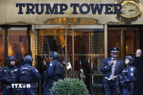 Tháp Trump sơ tán khẩn cấp do gói đồ khả nghi