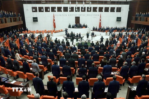Tổng thống Thổ Nhĩ Kỳ Recep Tayyip Erdogan phát biểu tại phiên họp Quốc hội ở Ankara ngày 1/10/2016. (Nguồn: AFP/TTXVN) 