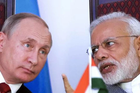 Tổng thống Nga Vladimir Putin và Thủ tướng Ấn Độ Narendra Modi (phải). (Nguồn: The Indian Express)