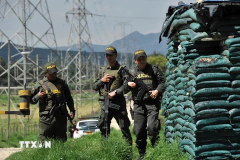 Cảnh sát Colombia phong tỏa trạm cung điện ở Bogota sau vụ nổ ngày 29/12. (Nguồn: AFP/TTXVN) 