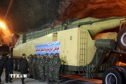Bệ phóng tên lửa được đặt dưới một đường hầm tại một địa điểm bí mật ở Iran. (Nguồn: Reuters/TTXVN)