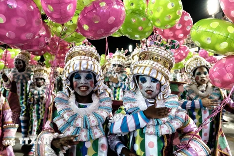 Lễ hội hóa trang Carnival ở Rio de Janeiro, Brazil. (Nguồn: AFP/TTXVN)