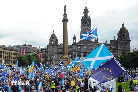 Những người ủng hộ Scotland độc lập tuần hành tại Glasgow, Scotland ngày 30/7/2016. (Nguồn: AFP/TTXVN) 