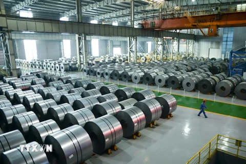 Kho hàng thép cuộn tại nhà máy thép Han ở Handan, tỉnh Hà Bắc, Trung Quốc. (Nguồn: AFP/TTXVN) 