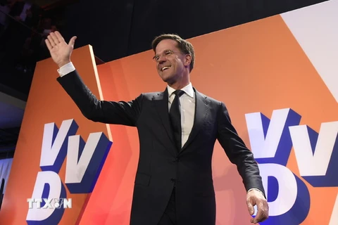 Thủ tướng Mark Rutte vui mừng sau khi kết quả bầu cử Quốc hội được công bố tại The Hague ngày 15/3. (Nguồn: AFP/TTXVN) 