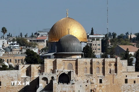 Quang cảnh nhà thờ Hồi giáo al-Aqsa (phải) tại Thành cổ Jerusalem. (Nguồn: AFP/TTXVN) 