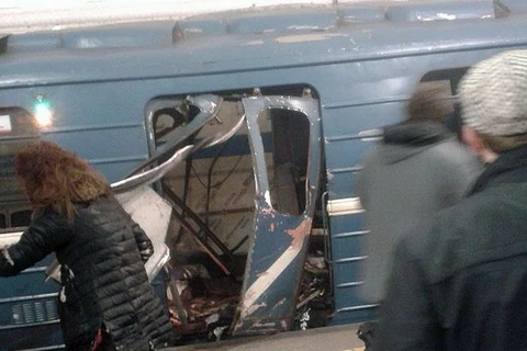 Trực tiếp hiện trường vụ nổ ga tàu điện ngầm ở St Petersburg
