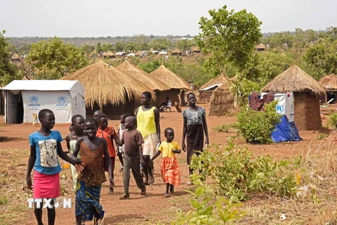  Trẻ em tị nạn Nam Sudan tại trại tị nạn ở Yumbe, Uganda ngày 14/4. (Nguồn: AFP/TTXVN)