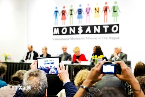 Phiên tòa luận tội tập đoàn hóa chất Monsanto tại La Hay (Hà Lan) ngày 18/4. (Nguồn: AFP/TTXVN) 